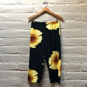 🌼 90s Slinky Floral Pants 🌼